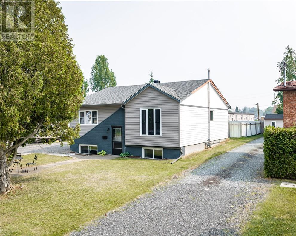 17 Sycamore Street, Chelmsford, Ontario  P0M 1L0 - Photo 2 - 2129755