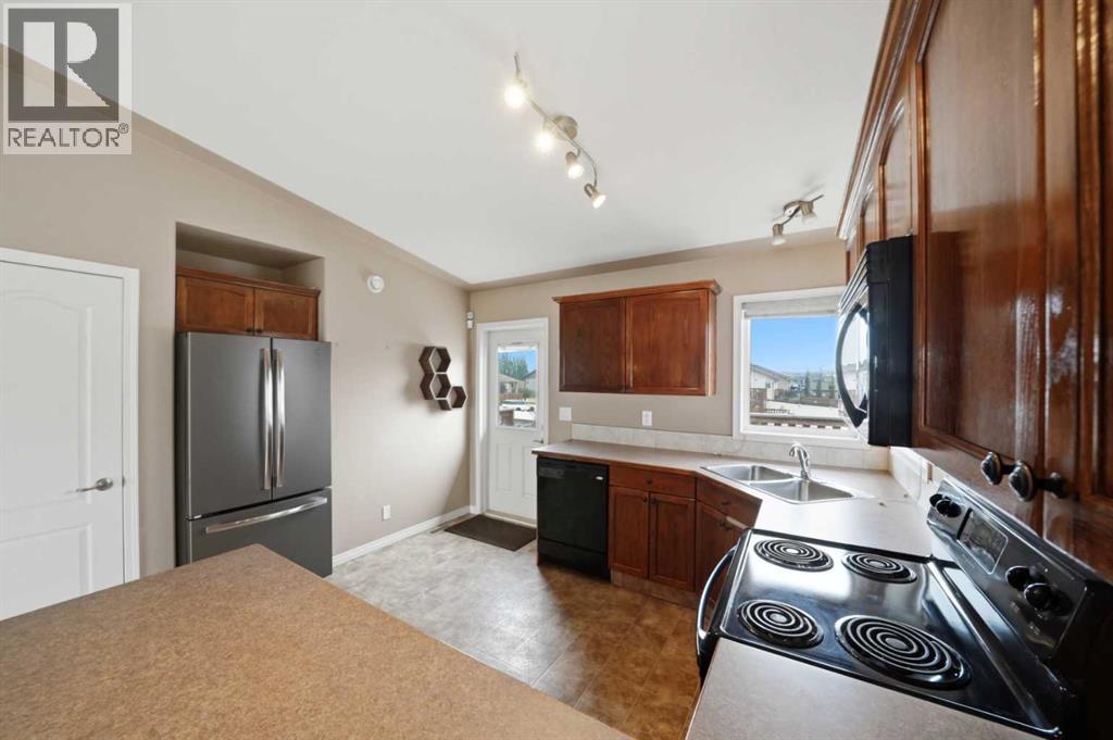 84 Heartland Crescent, Penhold, Alberta  T0M 1R0 - Photo 3 - A2336734