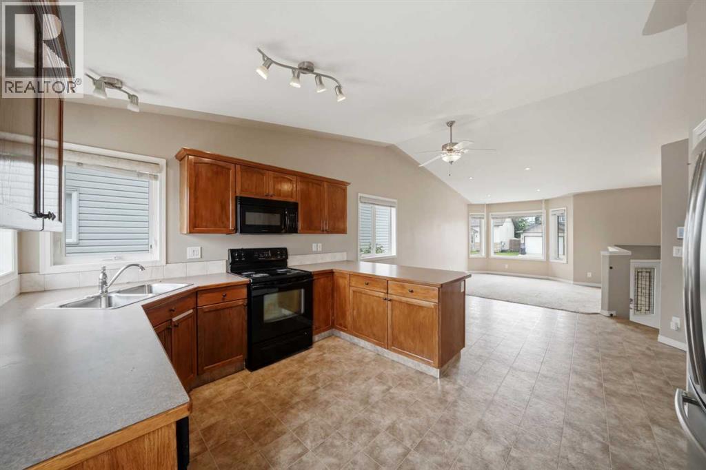 84 Heartland Crescent, Penhold, Alberta  T0M 1R0 - Photo 5 - A2336734