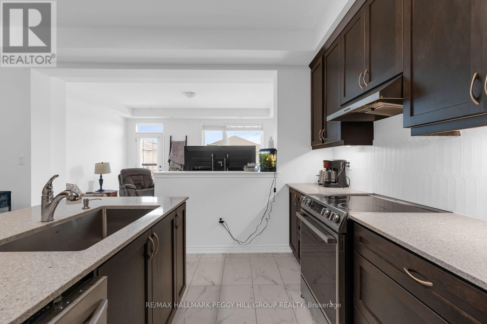 82 Yorkshire Drive, Barrie, Ontario  L9J 1B5 - Photo 5 - S13670412