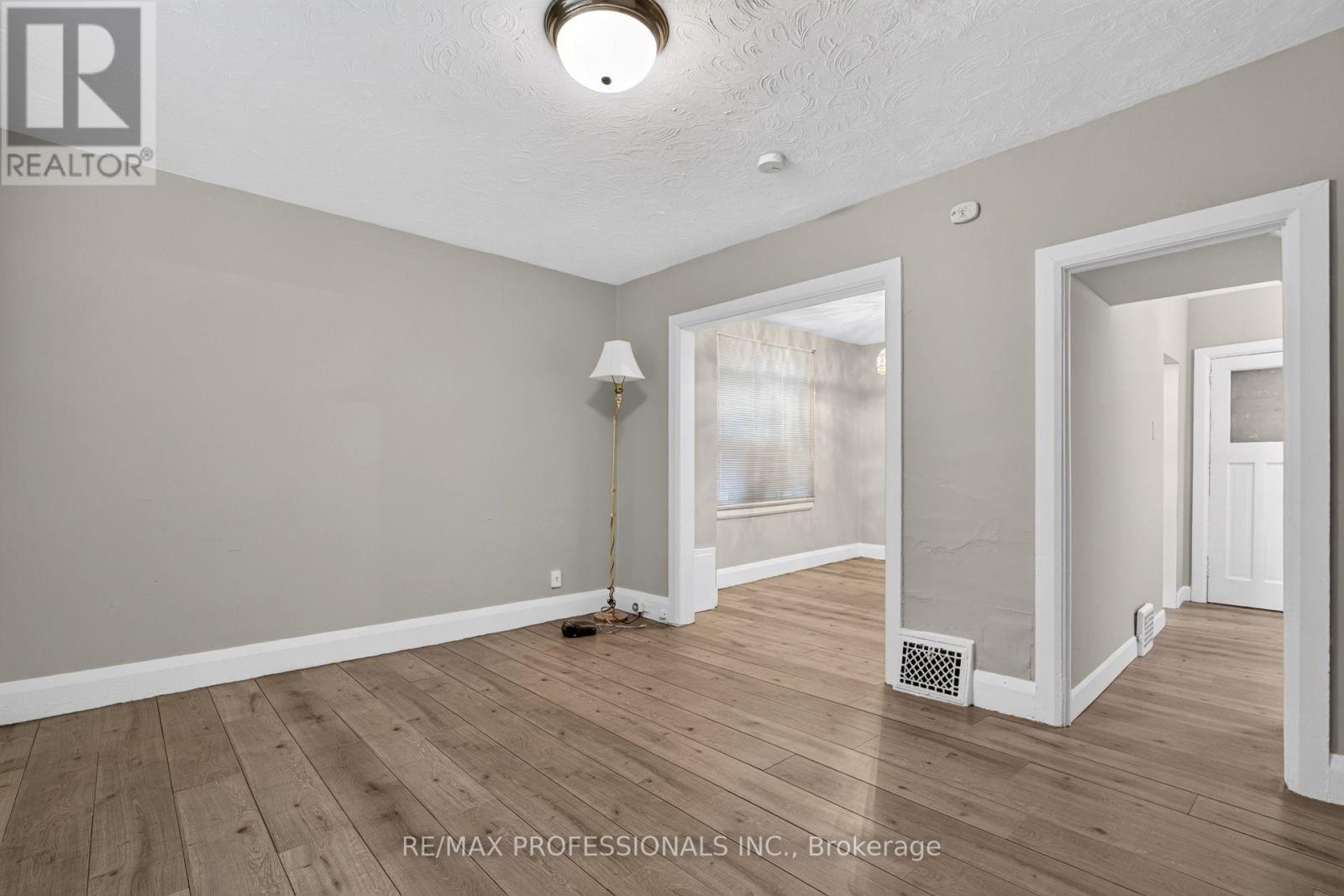262 Melrose Street, Toronto, Ontario  M8Z 1G6 - Photo 16 - W13670212