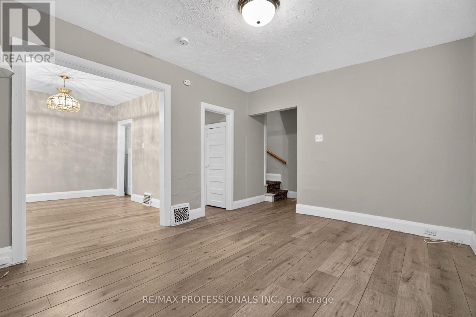 262 Melrose Street, Toronto, Ontario  M8Z 1G6 - Photo 9 - W13670212