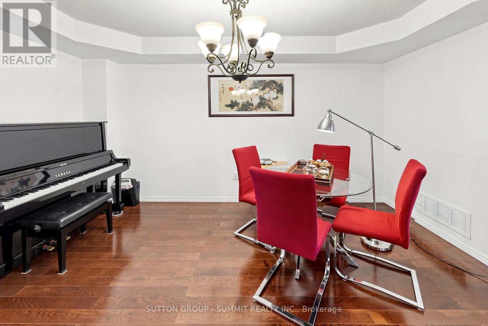 141 Gatwick Drive, Oakville, Ontario  L6H 6T7 - Photo 6 - W13670320