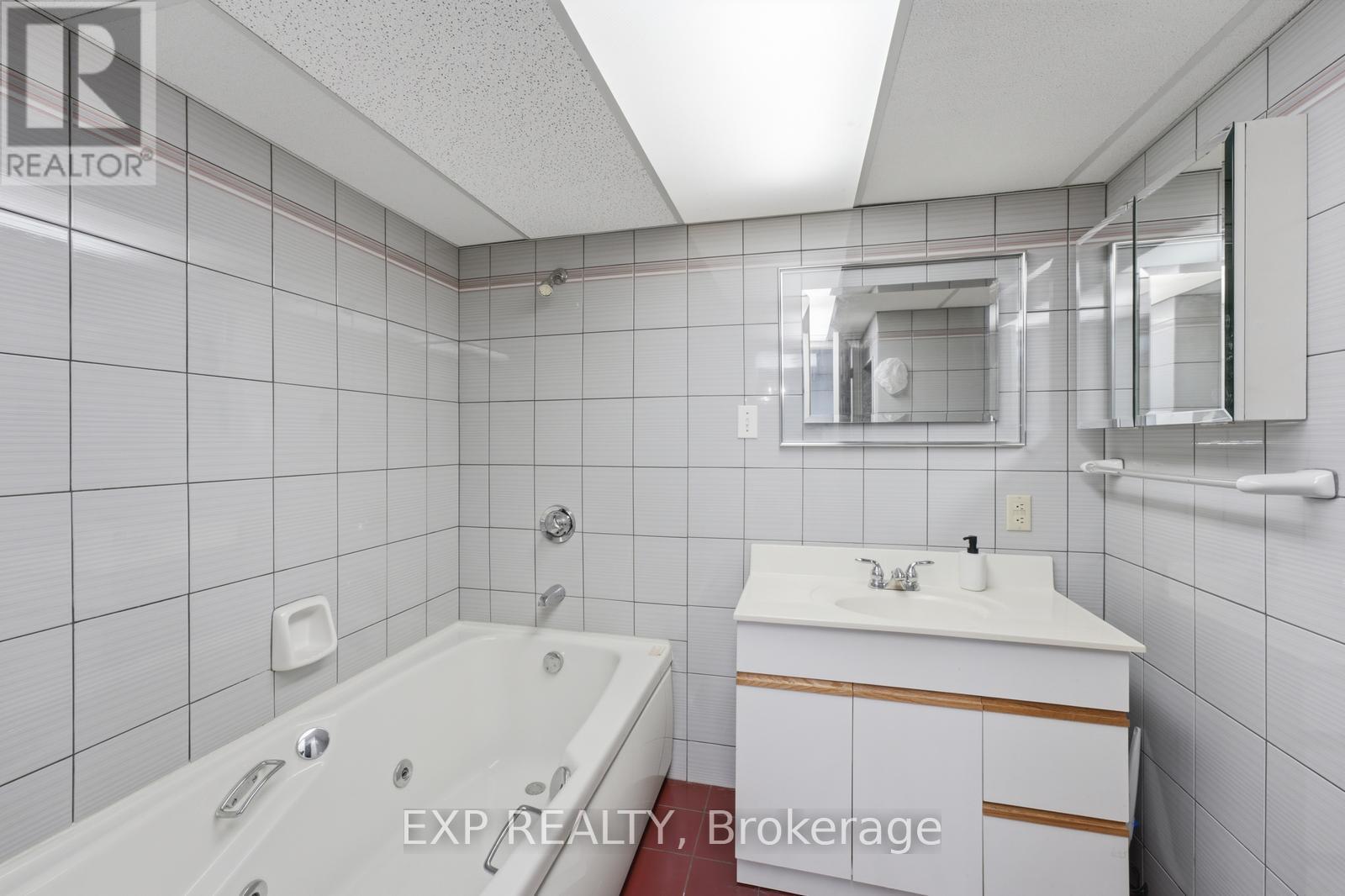 57 Riverhead Drive, Toronto, Ontario  M9W 4G3 - Photo 24 - W13670334