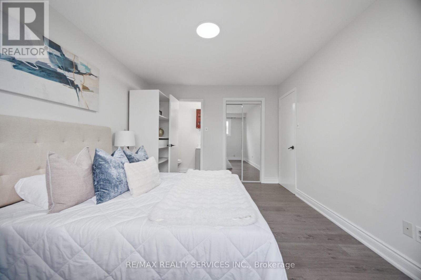 7493 Netherwood Road, Mississauga, Ontario  L4T 2N7 - Photo 24 - W13670358
