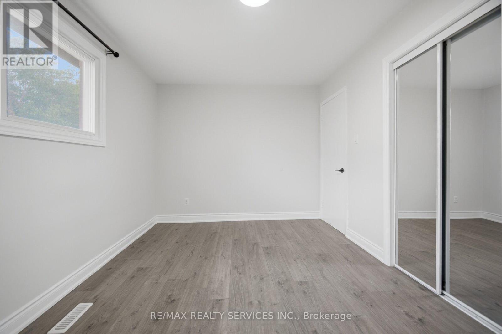 7493 Netherwood Road, Mississauga, Ontario  L4T 2N7 - Photo 28 - W13670358