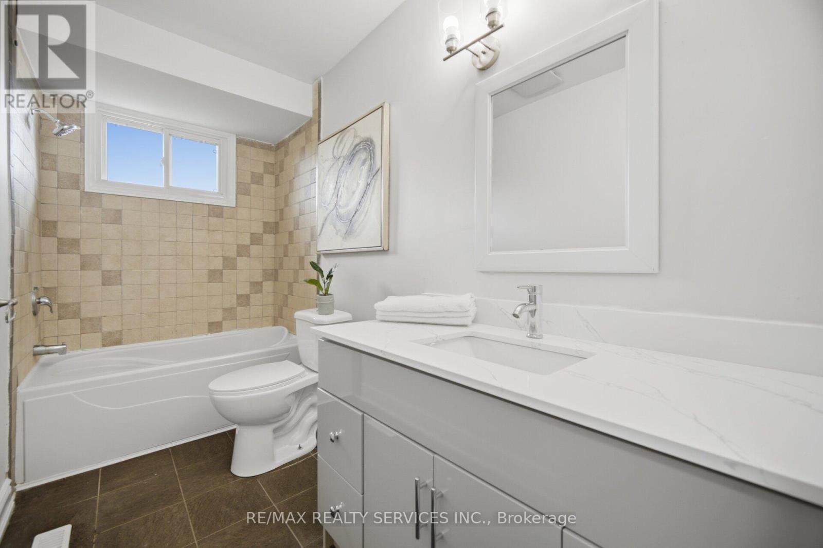 7493 Netherwood Road, Mississauga, Ontario  L4T 2N7 - Photo 31 - W13670358