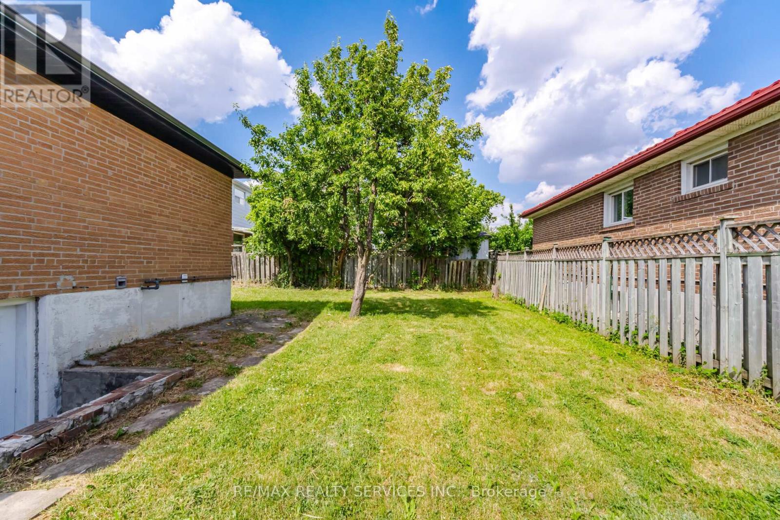 7493 Netherwood Road, Mississauga, Ontario  L4T 2N7 - Photo 45 - W13670358