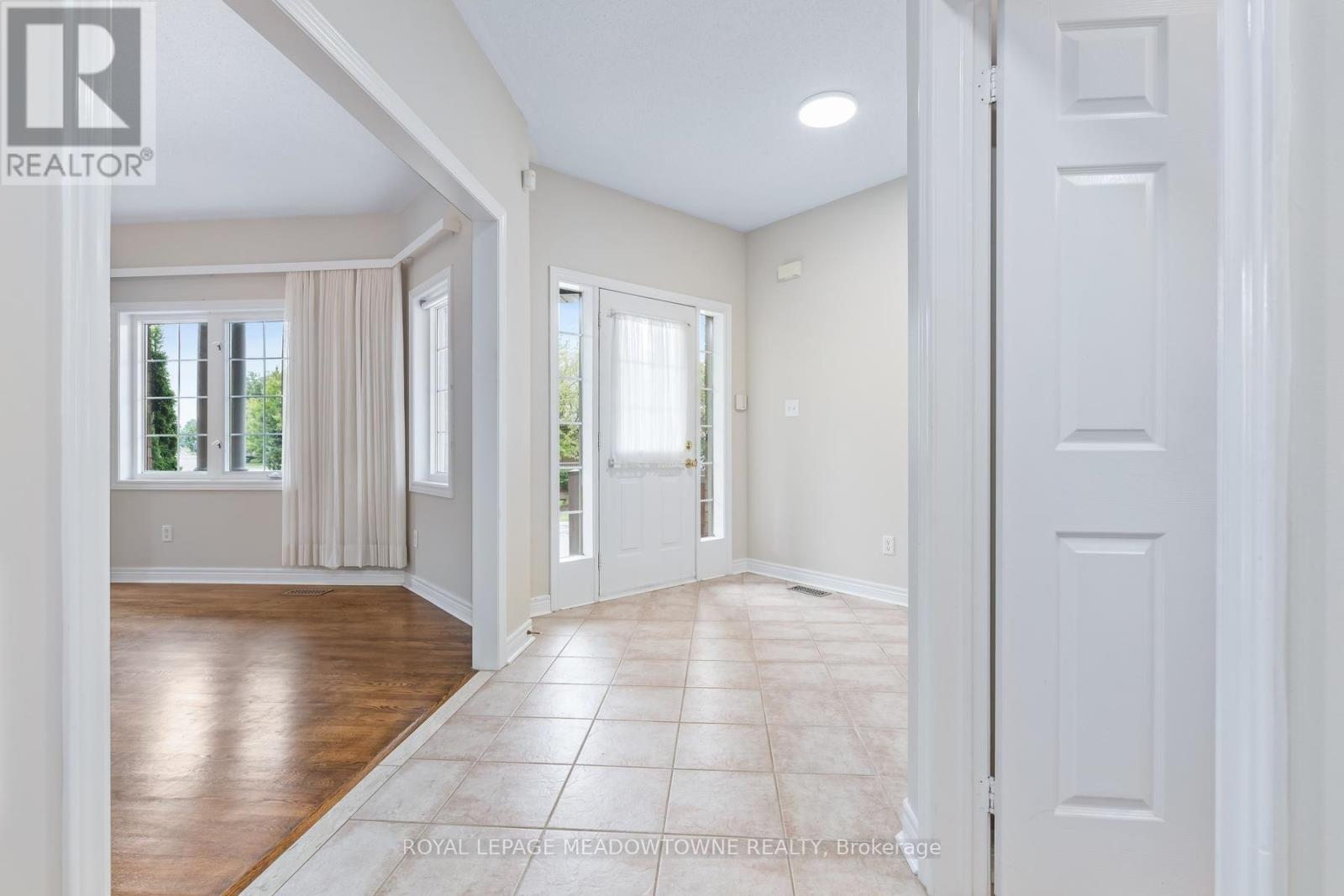 10 Orchard Park Gate, Brampton, Ontario  L6R 1W5 - Photo 3 - W13670388