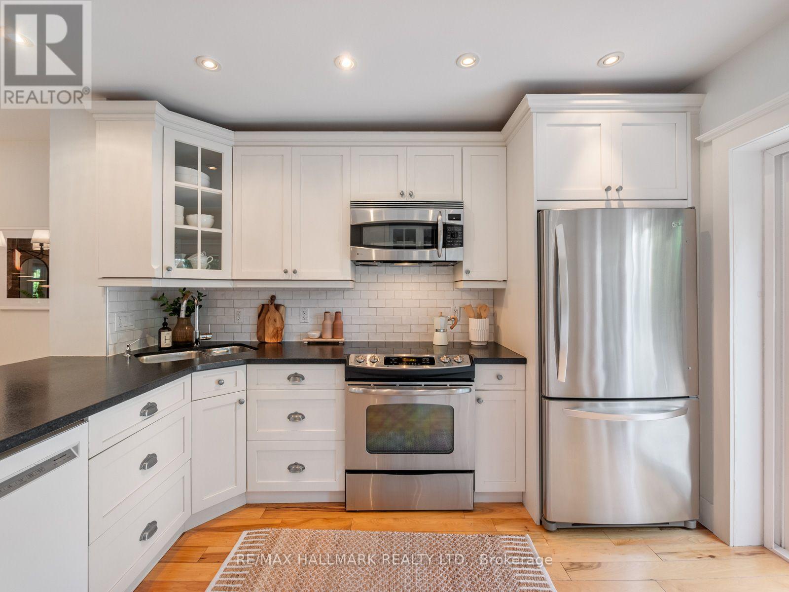 14 Fielding Avenue, Toronto, Ontario M4J 1R5 - Photo 14 - E13667974