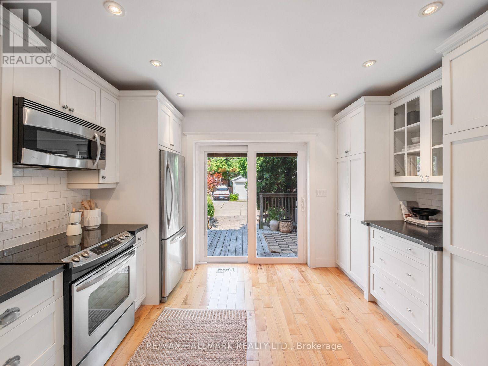 14 Fielding Avenue, Toronto, Ontario M4J 1R5 - Photo 12 - E13667974