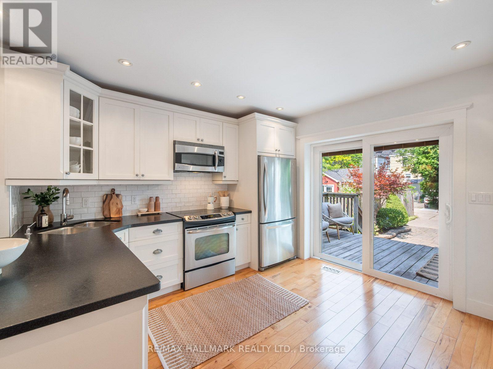 14 Fielding Avenue, Toronto, Ontario M4J 1R5 - Photo 13 - E13667974