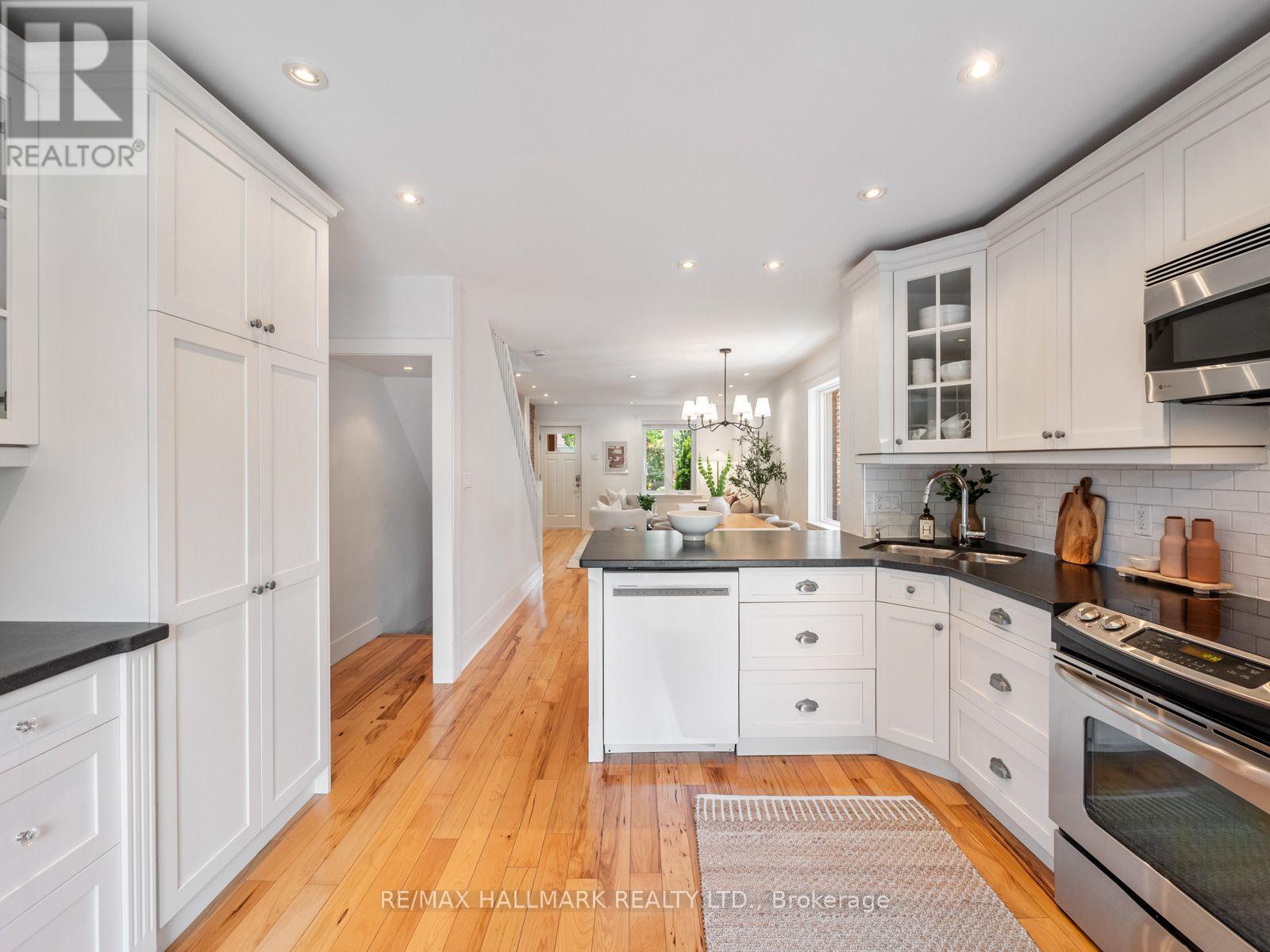 14 Fielding Avenue, Toronto, Ontario M4J 1R5 - Photo 17 - E13667974