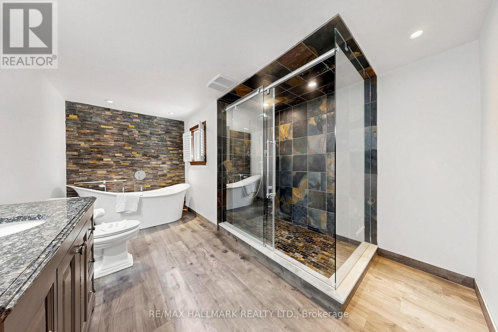 145 Old Surrey Lane, Richmond Hill, Ontario  L4C 6R9 - Photo 14 - N13668750