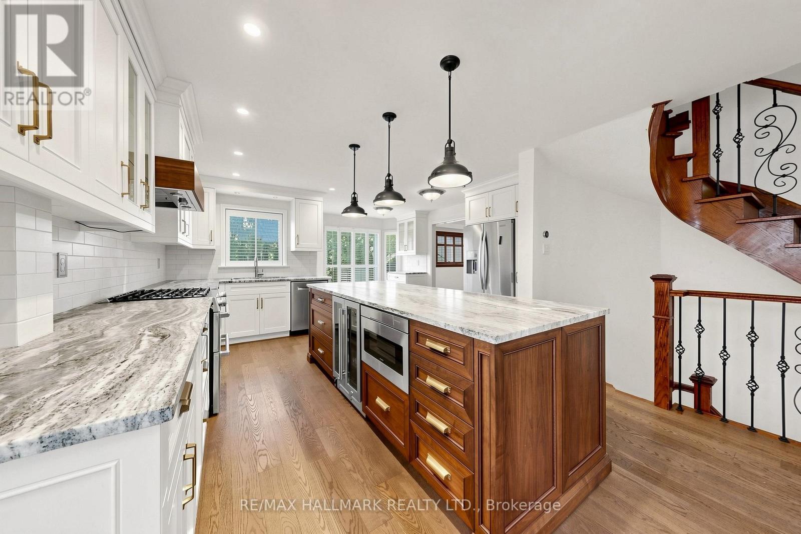 145 Old Surrey Lane, Richmond Hill, Ontario  L4C 6R9 - Photo 6 - N13668750