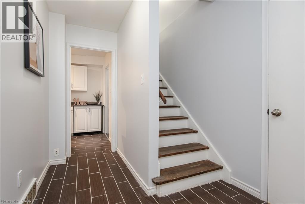 503 Lonelm Court Unit# A, Waterloo, Ontario  N2L 5C9 - Photo 5 - 40852864
