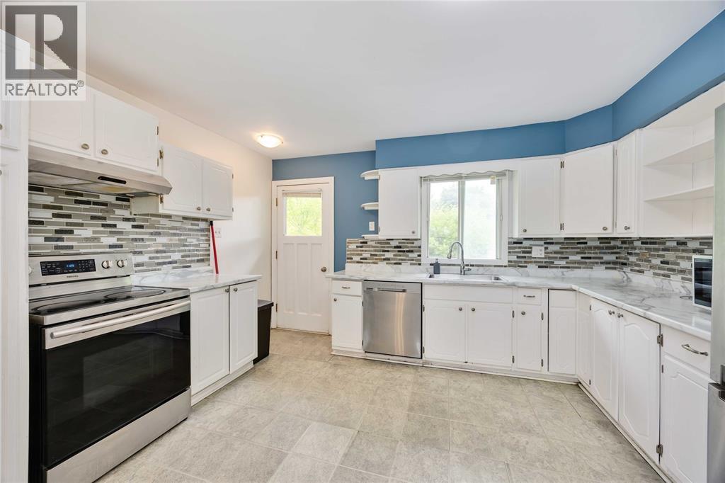 226 Trudeau Drive, Sarnia, Ontario  N7S 4K6 - Photo 10 - 26019544