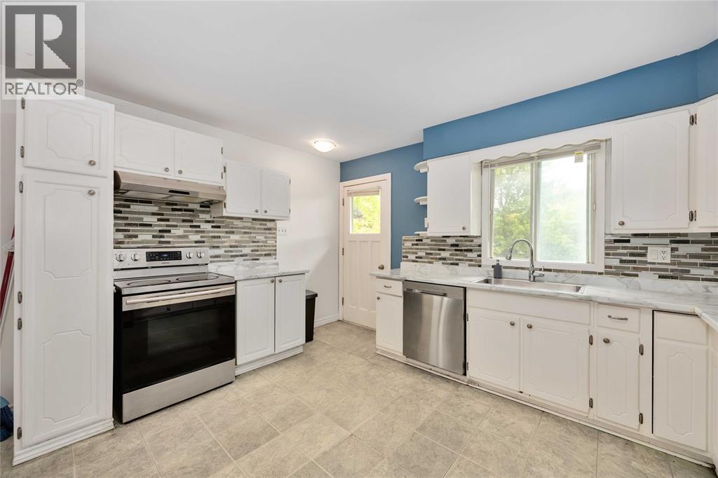 226 Trudeau Drive, Sarnia, Ontario  N7S 4K6 - Photo 12 - 26019544