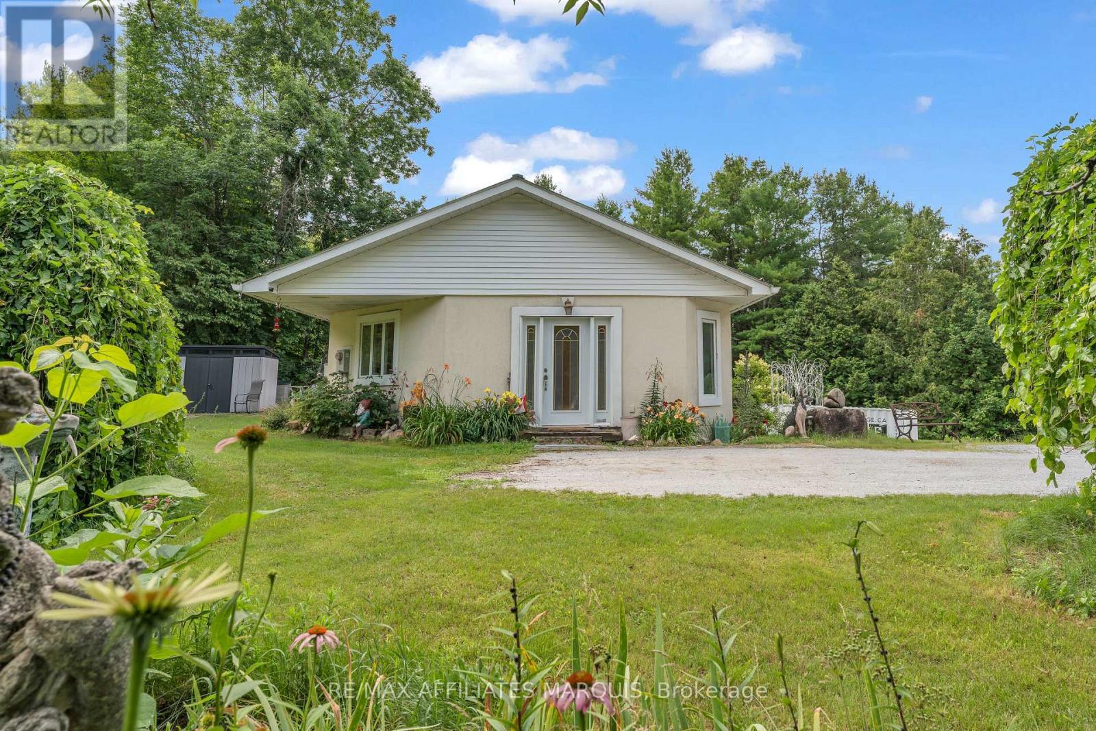 687 ZEALAND ROAD, Tay Valley, Ontario
