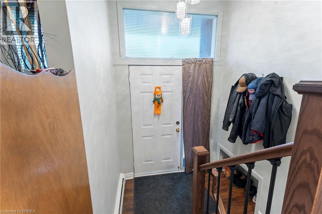21 Janet Street, Port Colborne, Ontario  L3K 2E6 - Photo 3 - 40854739