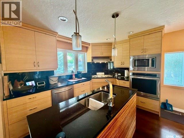 3307/3309 Dawson Crescent, Regina, Saskatchewan  S4R 3V6 - Photo 2 - SK042407