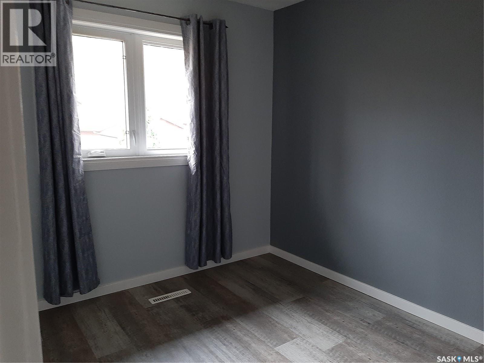 3307/3309 Dawson Crescent, Regina, Saskatchewan  S4R 3V6 - Photo 35 - SK042407