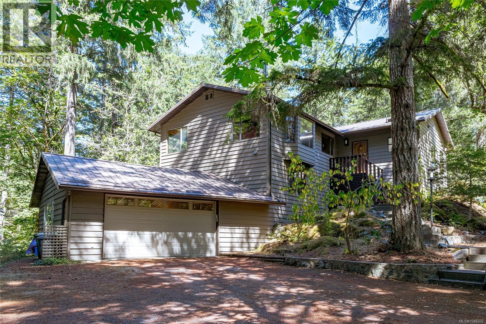 100 Viaduct Ave W, Saanich, British Columbia