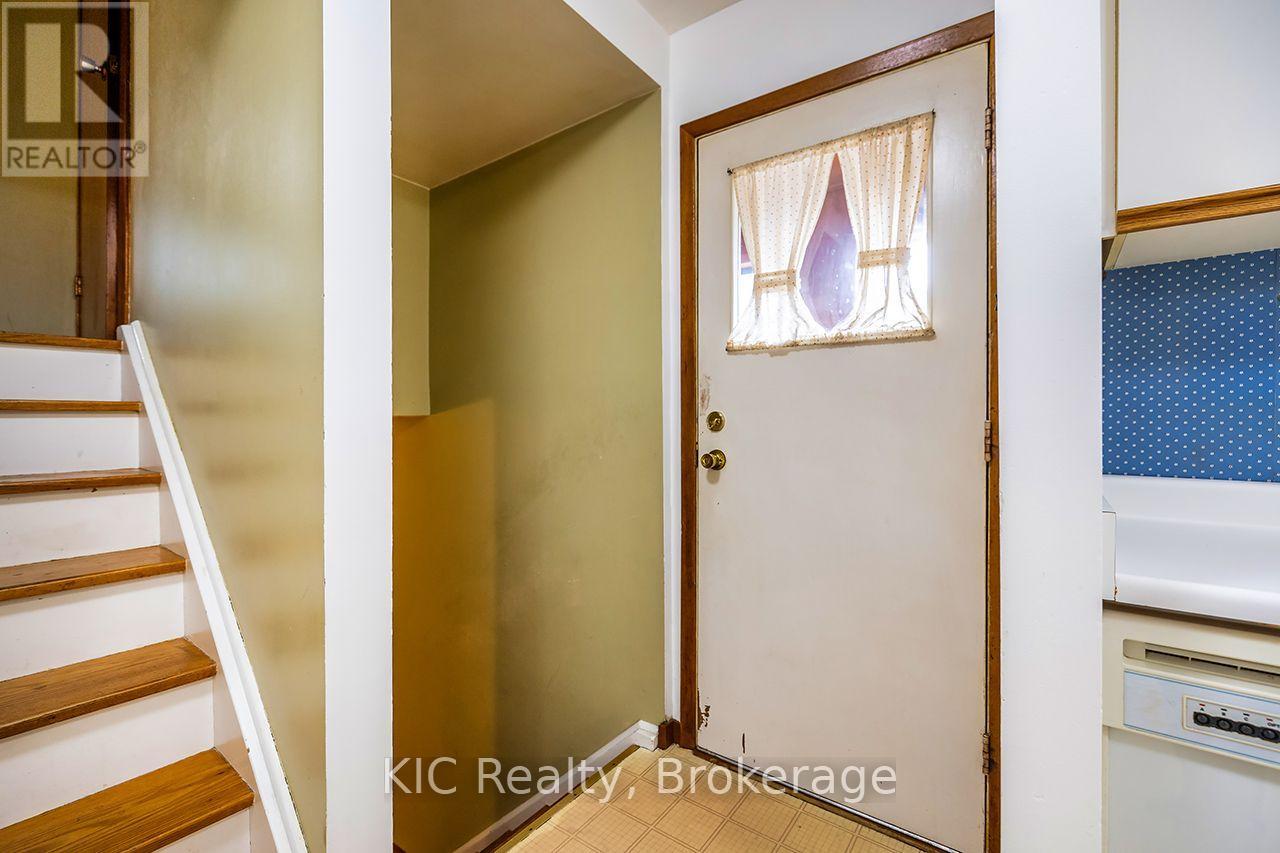 1151 Valley Court, Oshawa, Ontario  L1J 3M4 - Photo 17 - E13670242