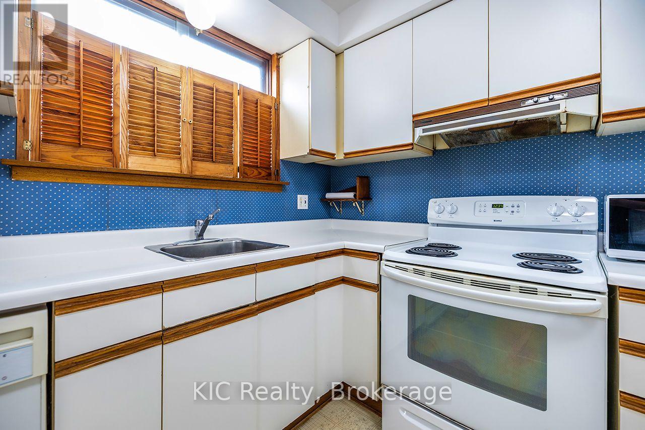 1151 Valley Court, Oshawa, Ontario  L1J 3M4 - Photo 16 - E13670242
