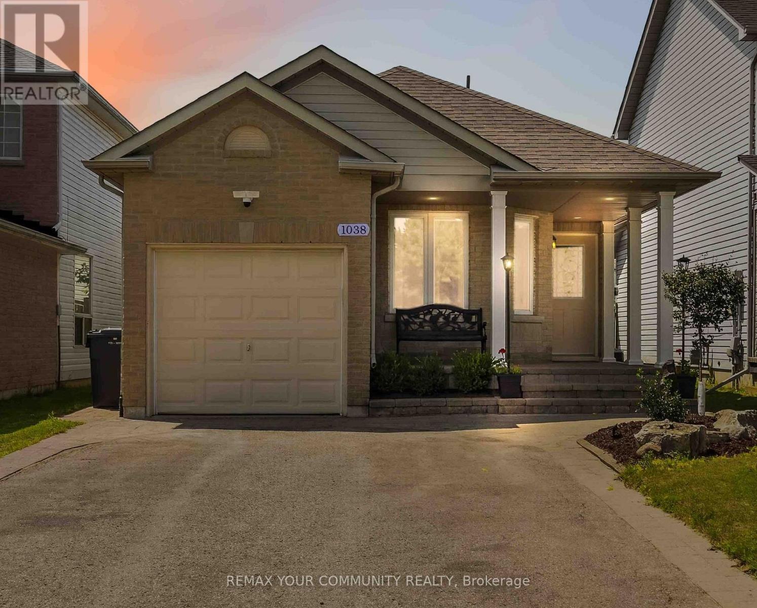 1038 Grandlea Court, Oshawa, Ontario  L1K 2N1 - Photo 2 - E13662820