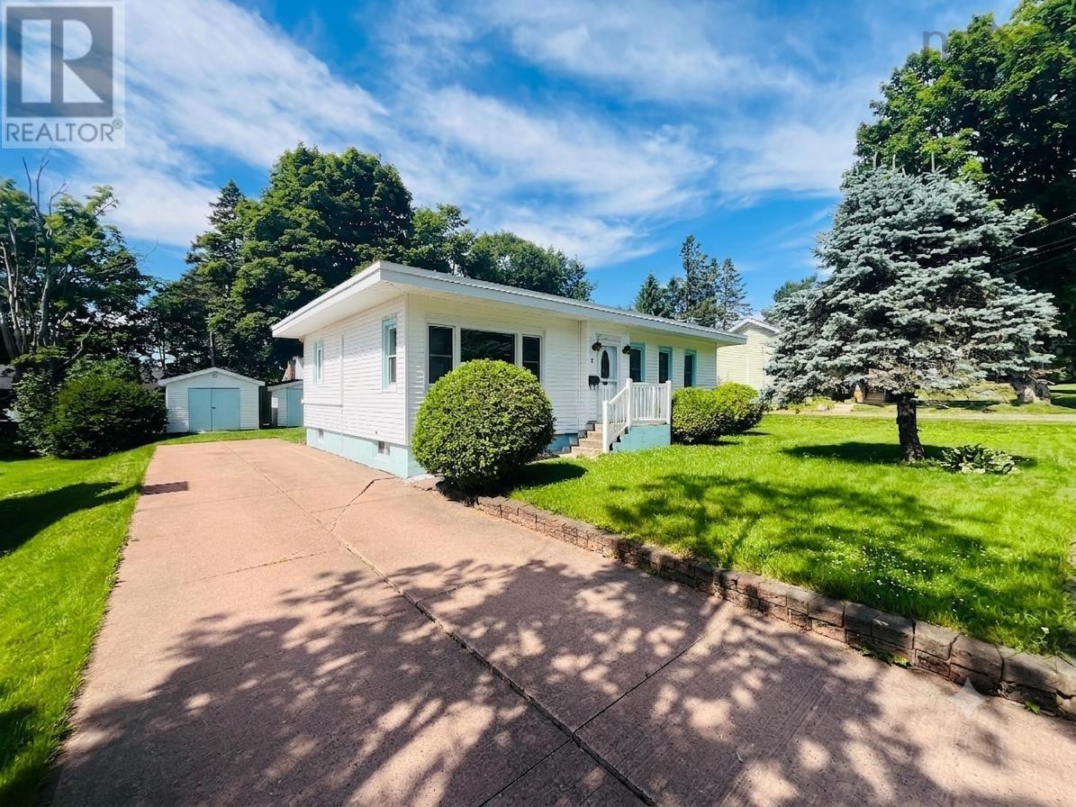 7 Franklyn Street, Amherst, Nova Scotia  B4H 3X3 - Photo 1 - 202617483