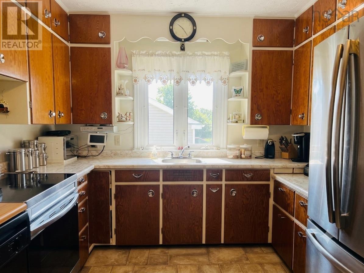 7 Franklyn Street, Amherst, Nova Scotia  B4H 3X3 - Photo 11 - 202617483
