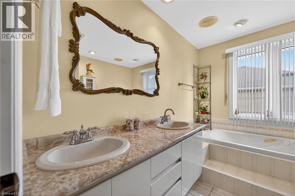 1 Captain Tenbrock Terrace, St. Catharines, Ontario  L2W 1B2 - Photo 34 - 40828140