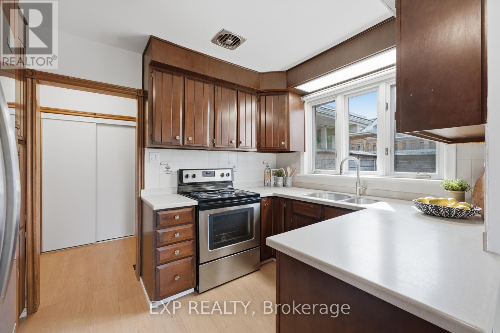 57 Riverhead Drive, Toronto, Ontario  M9W 4G3 - Photo 13 - W13670334