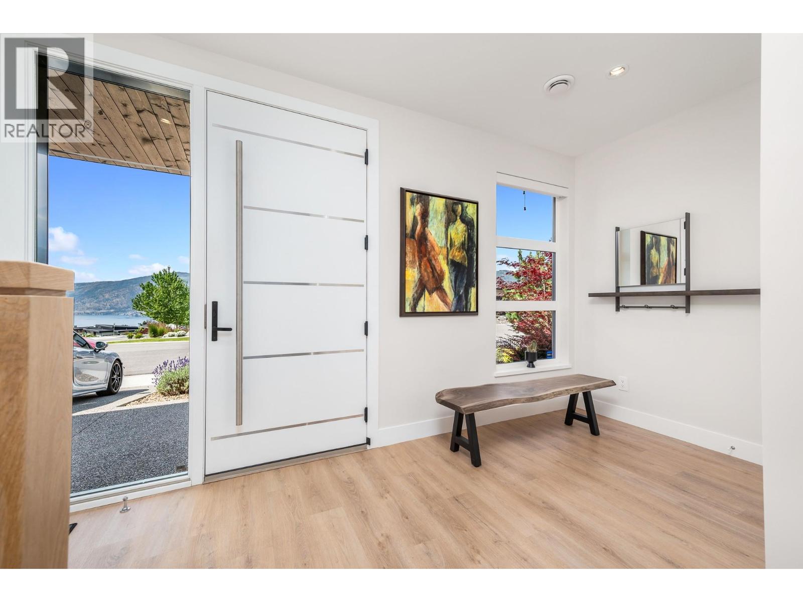 9839 Beacon Hill Crescent, Lake Country, British Columbia  V4V 0A9 - Photo 4 - 10392284