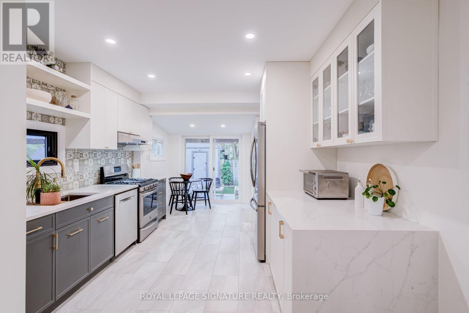 222 Queensdale Avenue, Toronto, Ontario M4C 2B2 - Photo 12 - E13670658