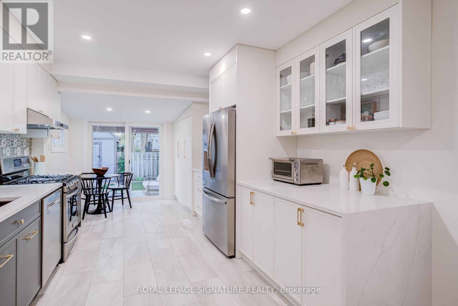 222 Queensdale Avenue, Toronto, Ontario M4C 2B2 - Photo 13 - E13670658