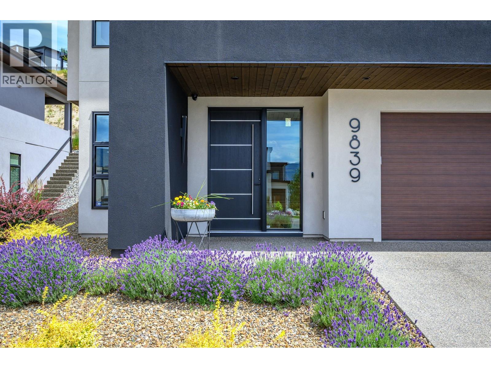 9839 Beacon Hill Crescent, Lake Country, British Columbia  V4V 0A9 - Photo 2 - 10392284