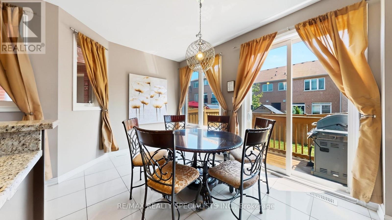 30 Pendulum Circle, Brampton, Ontario  L6R 3N6 - Photo 5 - W13670538