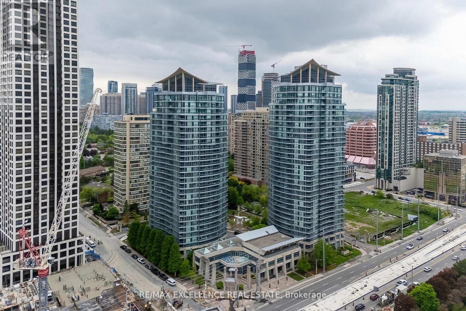 2102 - 33 Elm Drive, Mississauga, Ontario L5B 4L2 - Photo 1 - W13670544