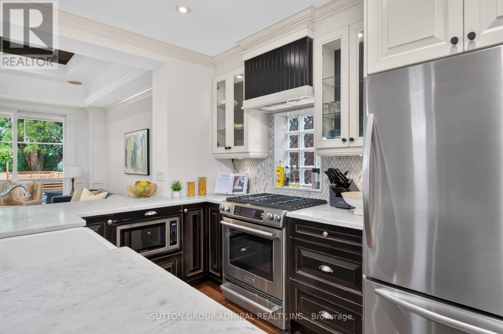 63 Westbury Crescent, Toronto, Ontario  M6M 1M3 - Photo 8 - W13670572
