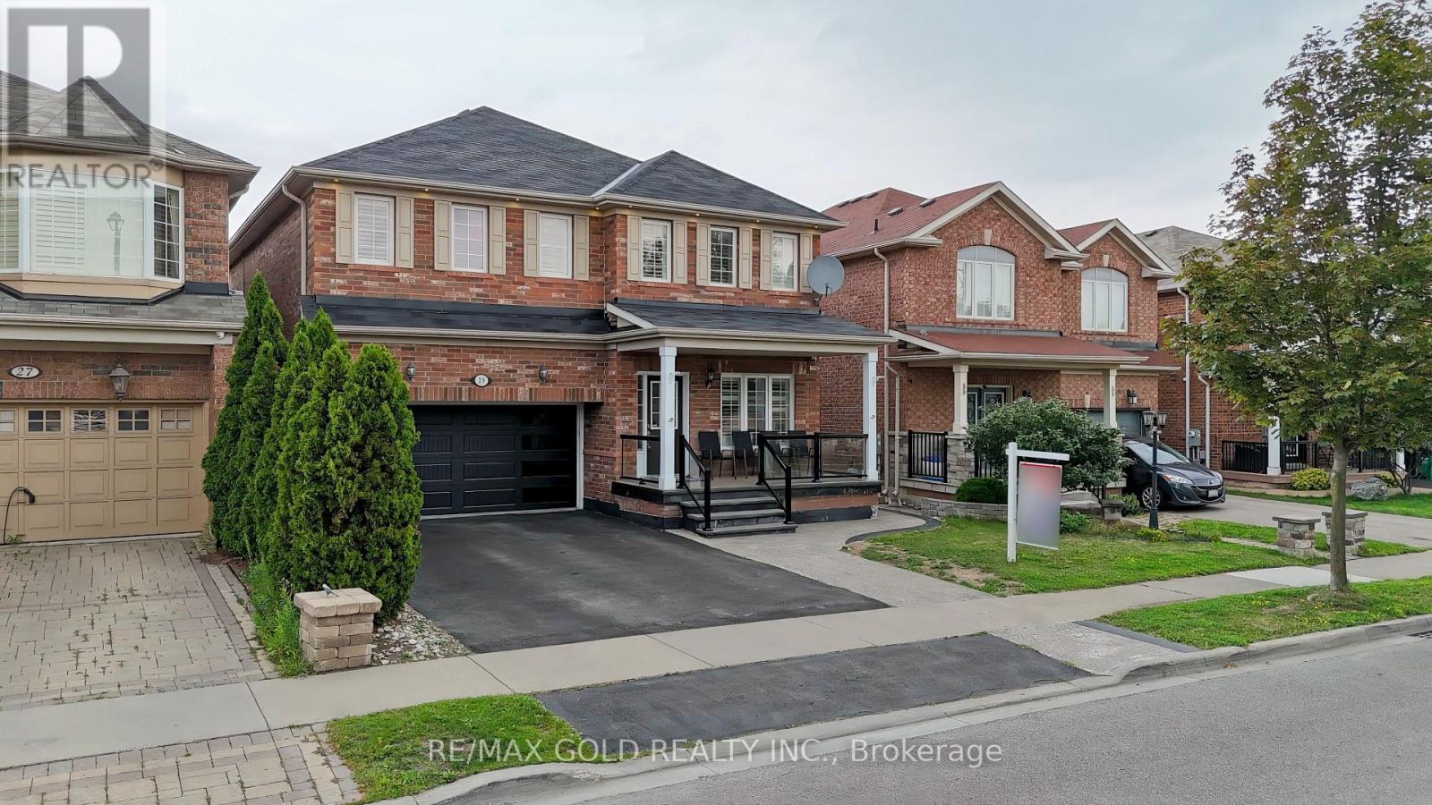 29 Abbotsbury Drive, Brampton, Ontario  L6X 0S4 - Photo 3 - W13670648