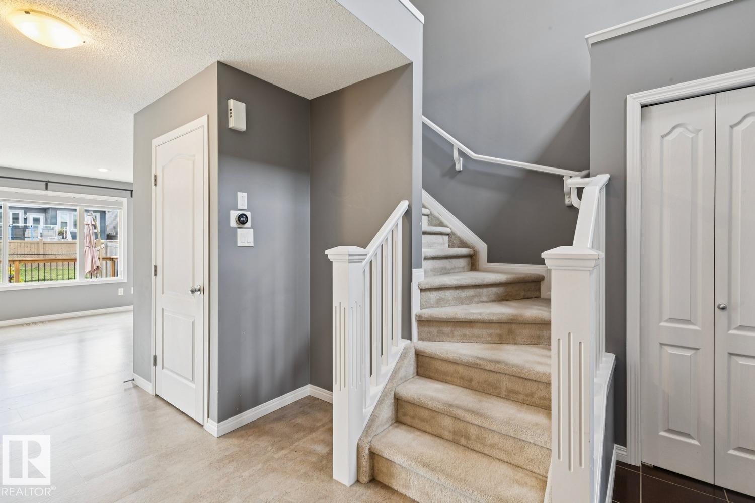 5935 18 Av Sw, Edmonton, Alberta  T6X 0W4 - Photo 3 - E4503530