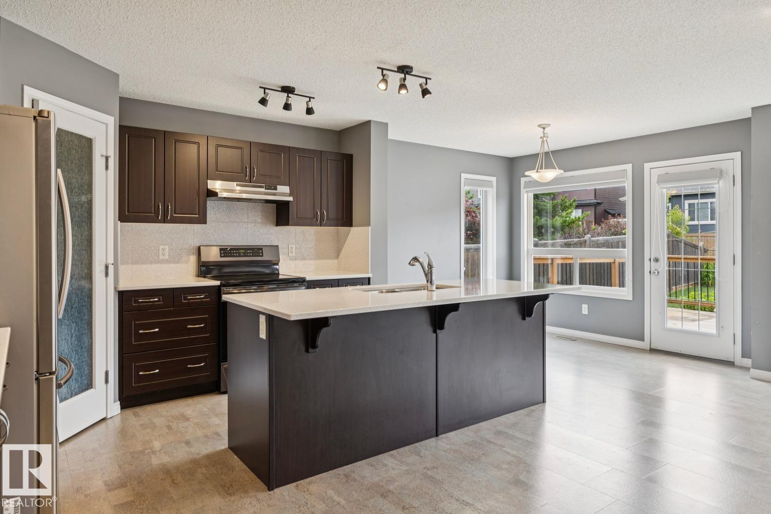 5935 18 Av Sw, Edmonton, Alberta  T6X 0W4 - Photo 4 - E4503530