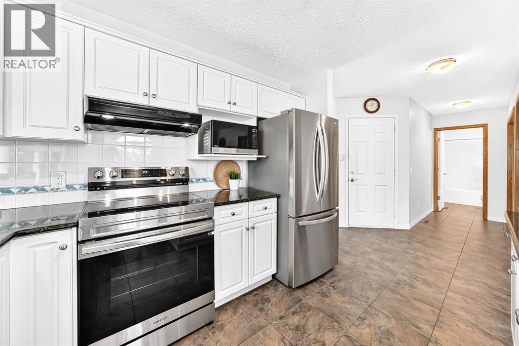 157 Hawkstone Manor NW, Calgary, Alberta  T3G 3X2 - Photo 8 - A2294301