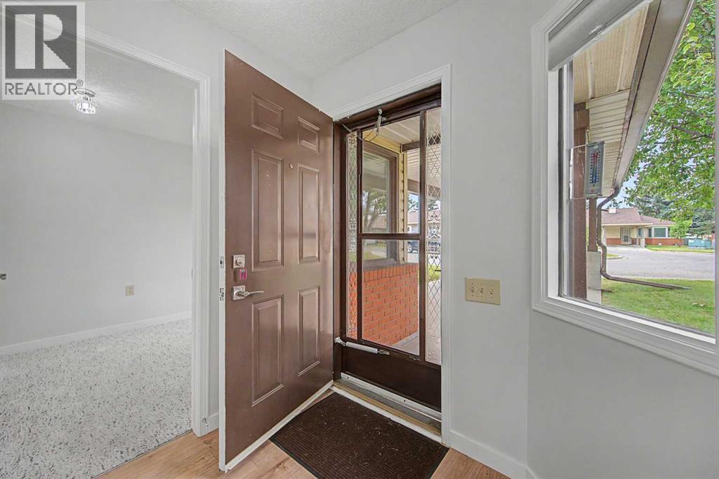 2640 Dovely Court SE, Calgary, Alberta  T2B 3G6 - Photo 2 - A2336834