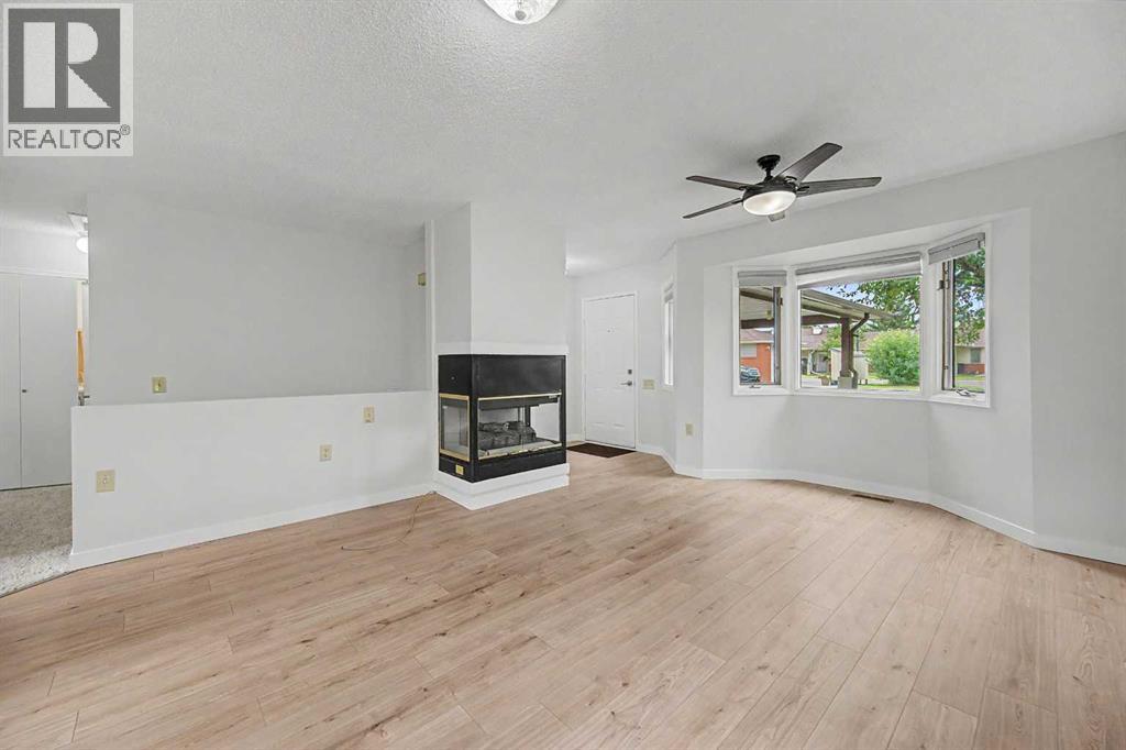 2640 Dovely Court SE, Calgary, Alberta  T2B 3G6 - Photo 4 - A2336834