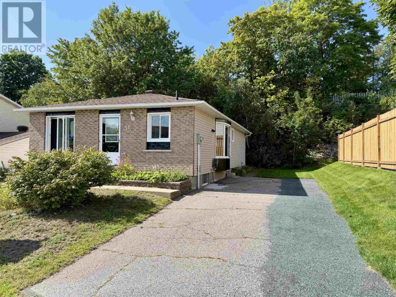 55 Pearson Dr, Elliot Lake, Ontario  P5A 2X2 - Photo 2 - SM261214
