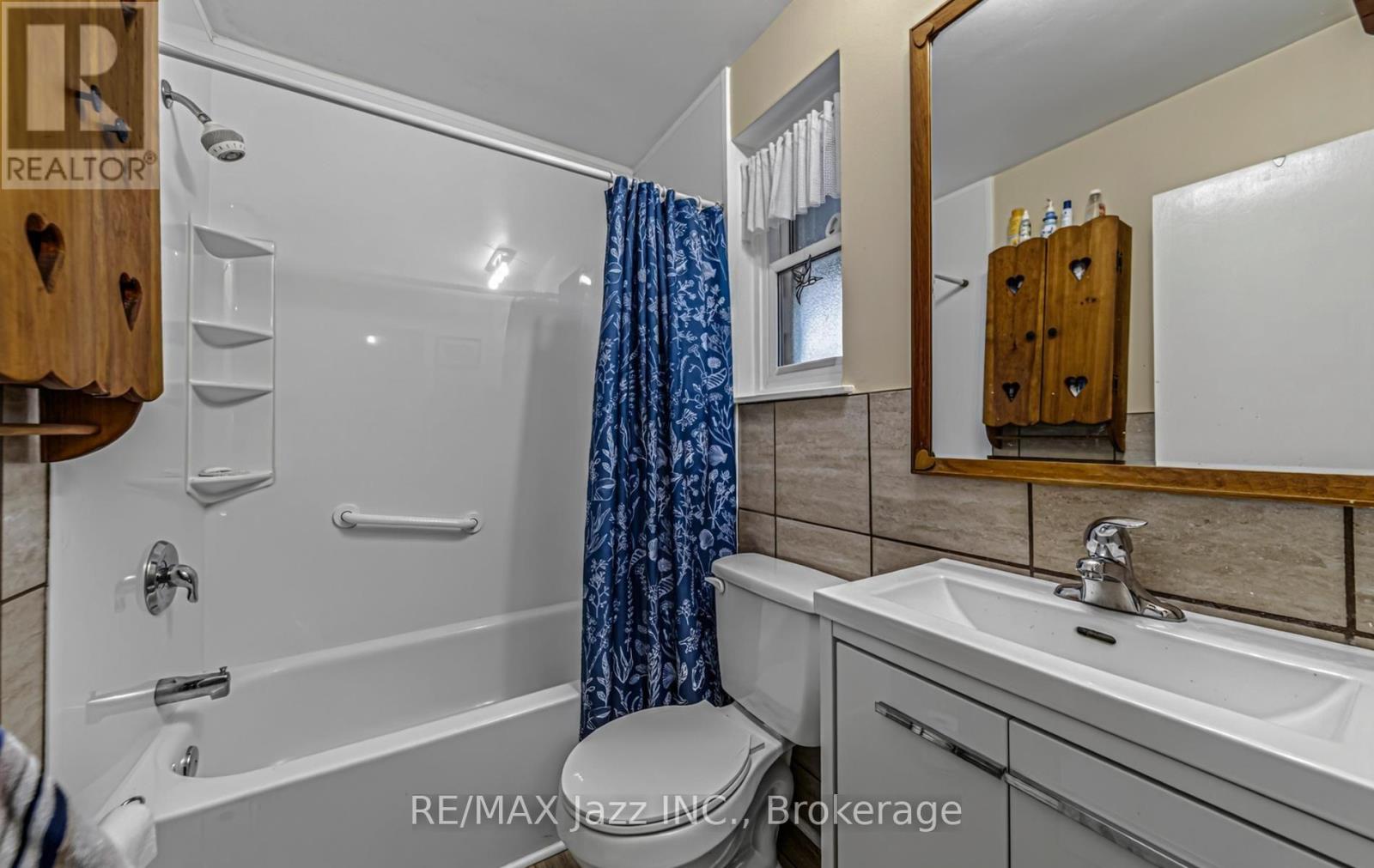 1481 Evangeline Drive, Oshawa, Ontario  L1J 3S8 - Photo 10 - E13670736