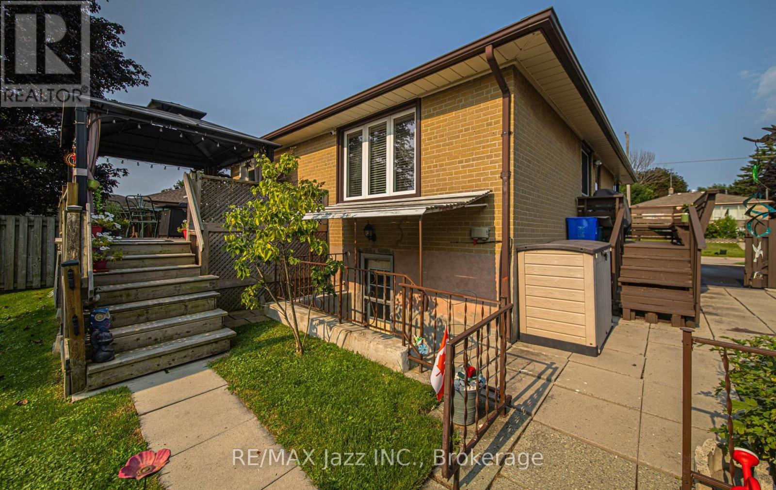 1481 Evangeline Drive, Oshawa, Ontario  L1J 3S8 - Photo 17 - E13670736
